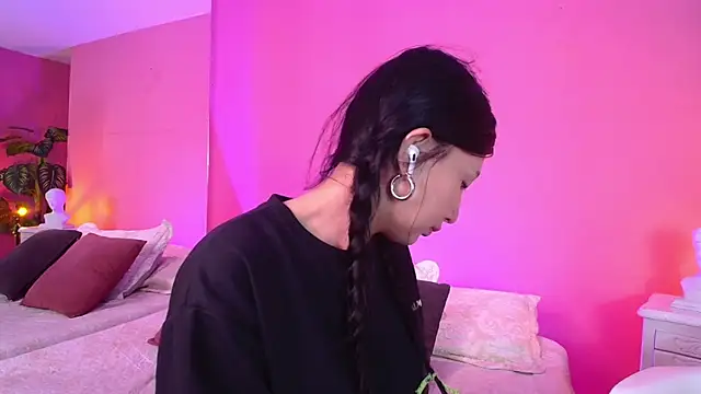 Nicolette ks  online show from 12/27/24, 12:56