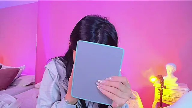 Nicolette ks  online show from 12/28/24, 01:17