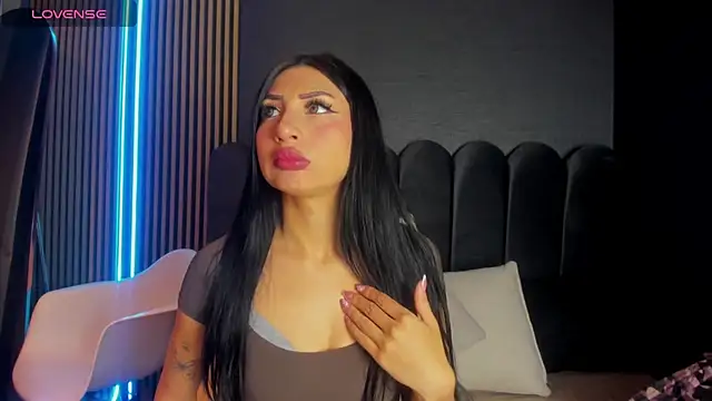 Nicolette ks  online show from 11/21/25, 04:22