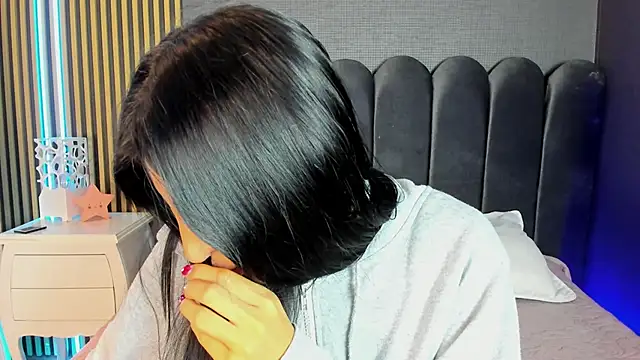 Snapshot of Nicolette_ks_ chatting on 03/25/26, 04:29 Nicolette ks online show from 03/25/26, 04:29