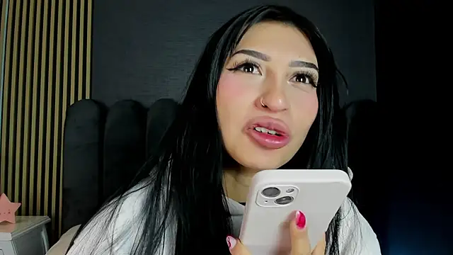 Snapshot of Nicolette_ks_ chatting on 03/28/26, 04:45 Nicolette ks online show from 03/28/26, 04:45