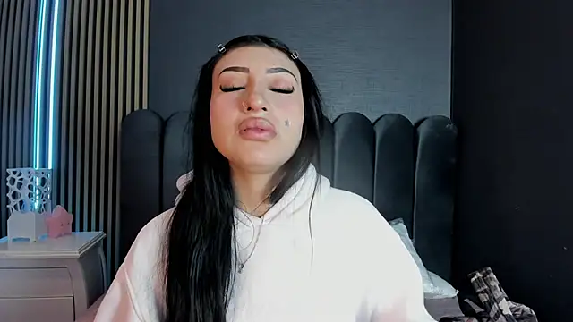 Snapshot of Nicolette_ks_ chatting on 04/16/26, 04:46 Nicolette ks online show from 04/16/26, 04:46