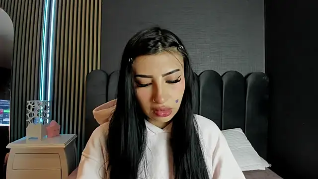 Snapshot of Nicolette_ks_ chatting on 04/17/26, 04:48 Nicolette ks online show from 04/17/26, 04:48