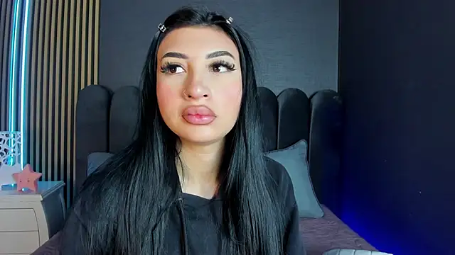 Snapshot of Nicolette_ks_ chatting on 04/22/26, 04:48 Nicolette ks online show from 04/22/26, 04:48