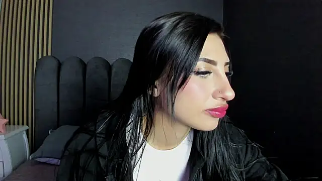 Snapshot of Nicolette_ks_ chatting on 05/05/26, 05:04 Nicolette ks online show from 05/05/26, 05:04