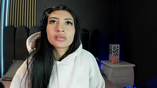 Snapshot of Nicolette_ks_ chatting on 06/13/26, 05:27 Nicolette ks online show from 06/13/26, 05:27