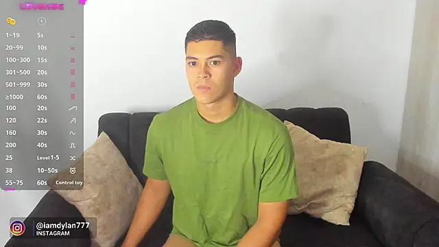 Snapshot of Iamdylan777 chatting on 12/17/24, 02:22 Iamdylan777 online show from 12/17/24, 02:22