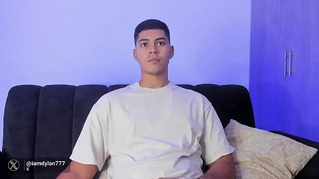 Snapshot of Iamdylan777 chatting on 12/21/24, 07:27 Iamdylan777 online show from 12/21/24, 07:27