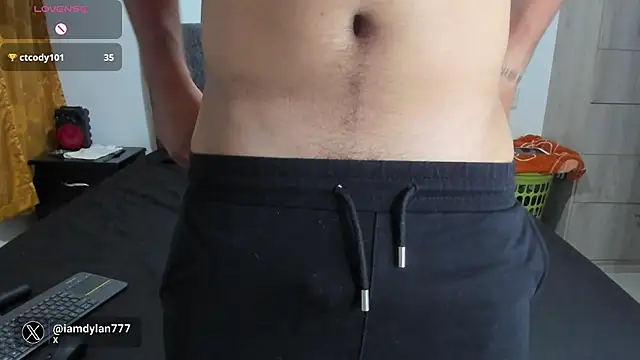 Snapshot of Iamdylan777 chatting on 01/10/25, 01:21 Iamdylan777 online show from 01/10/25, 01:21