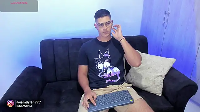 Snapshot of Iamdylan777 chatting on 01/28/25, 01:39 Iamdylan777 online show from 01/28/25, 01:39