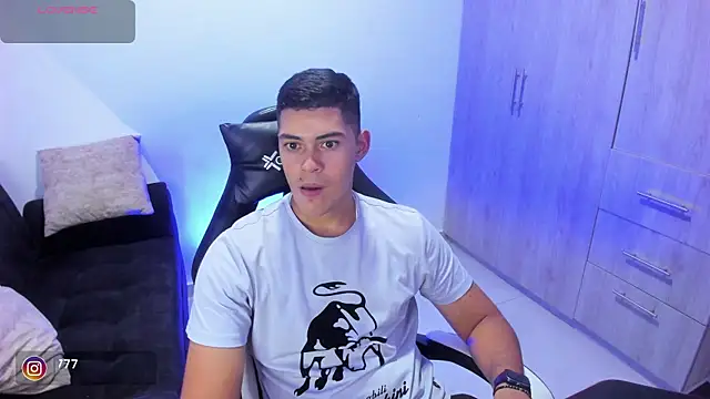 Snapshot of Iamdylan777 chatting on 02/02/25, 06:48 Iamdylan777 online show from 02/02/25, 06:48