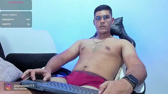 Snapshot of Iamdylan777 chatting on 02/02/25, 09:51 Iamdylan777 online show from 02/02/25, 09:51