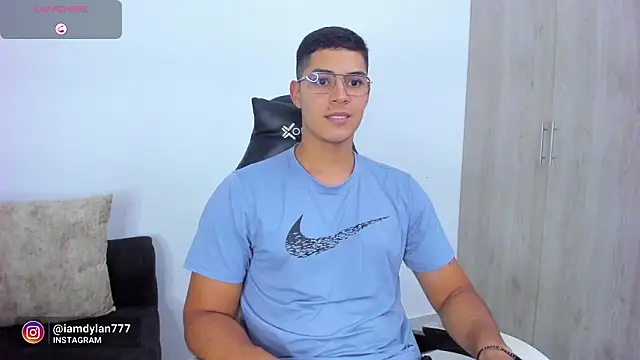 Snapshot of Iamdylan777 chatting on 02/03/25, 06:45 Iamdylan777 online show from 02/03/25, 06:45