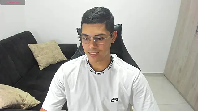 Snapshot of Iamdylan777 chatting on 02/10/25, 03:46 Iamdylan777 online show from 02/10/25, 03:46