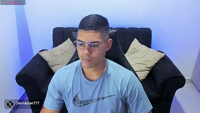 Snapshot of Iamdylan777 chatting on 02/10/25, 11:13 Iamdylan777 online show from 02/10/25, 11:13