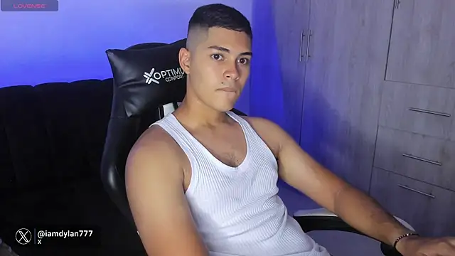 Snapshot of Iamdylan777 chatting on 02/11/25, 10:50 Iamdylan777 online show from 02/11/25, 10:50