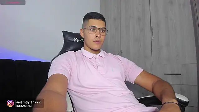 Snapshot of Iamdylan777 chatting on 02/12/25, 04:54 Iamdylan777 online show from 02/12/25, 04:54