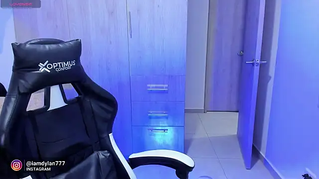 Snapshot of Iamdylan777 chatting on 02/12/25, 11:41 Iamdylan777 online show from 02/12/25, 11:41