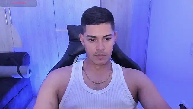 Snapshot of Iamdylan777 chatting on 02/18/25, 01:43 Iamdylan777 online show from 02/18/25, 01:43