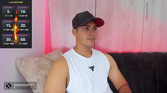 Snapshot of Iamdylan777 chatting on 02/26/25, 02:15 Iamdylan777 online show from 02/26/25, 02:15