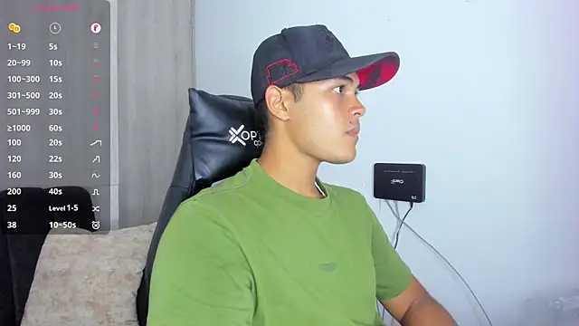 Snapshot of Iamdylan777 chatting on 03/03/25, 11:03 Iamdylan777 online show from 03/03/25, 11:03