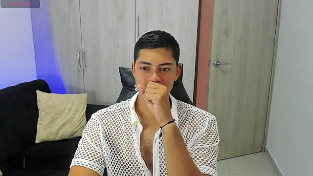 Snapshot of Iamdylan777 chatting on 03/05/25, 04:35 Iamdylan777 online show from 03/05/25, 04:35