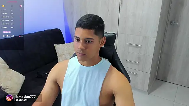 Snapshot of Iamdylan777 chatting on 03/13/25, 11:59 Iamdylan777 online show from 03/13/25, 11:59