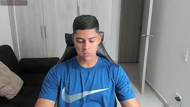 Snapshot of Iamdylan777 chatting on 10/01/25, 02:12 Iamdylan777 online show from 10/01/25, 02:12