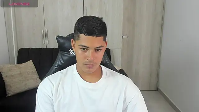 Snapshot of Iamdylan777 chatting on 10/15/25, 03:23 Iamdylan777 online show from 10/15/25, 03:23