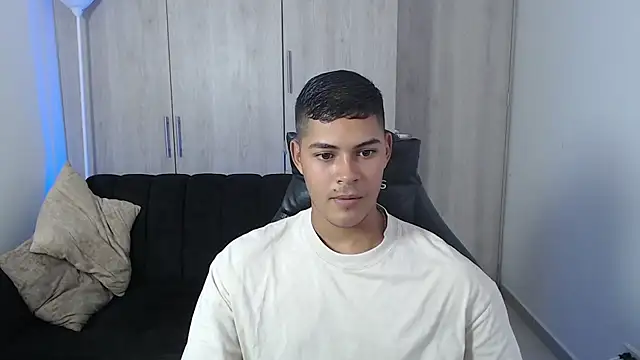 Snapshot of Iamdylan777 chatting on 10/23/25, 07:01 Iamdylan777 online show from 10/23/25, 07:01