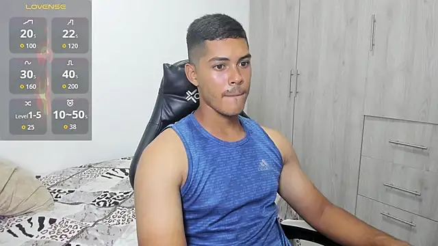 Snapshot of Iamdylan777 chatting on 11/11/25, 11:49 Iamdylan777 online show from 11/11/25, 11:49