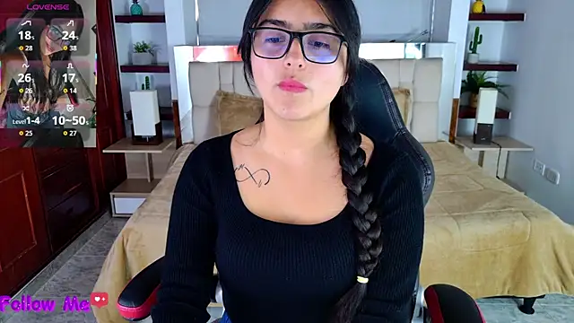 scarlleth  online show from 09/18/25, 12:07