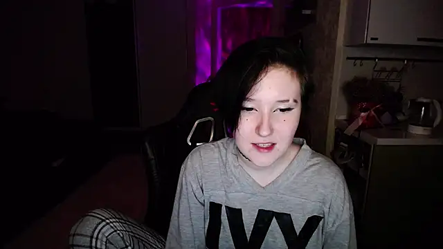 Kira Bakker online show from 03/18/25, 01:43