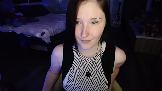 Kira Bakker online show from 10/02/25, 11:45