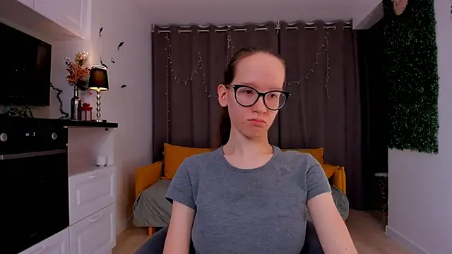 Snapshot of BettyBrowni chatting on 02/06/25, 07:18 BettyBrowni online show from 02/06/25, 07:18