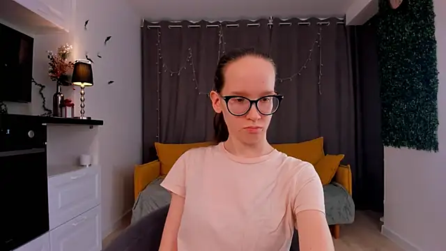 Snapshot of BettyBrowni chatting on 02/10/25, 01:24 BettyBrowni online show from 02/10/25, 01:24