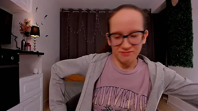 Snapshot of BettyBrowni chatting on 02/13/25, 01:19 BettyBrowni online show from 02/13/25, 01:19