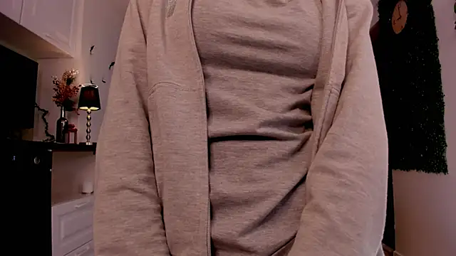 Snapshot of BettyBrowni chatting on 02/18/25, 01:43 BettyBrowni online show from 02/18/25, 01:43