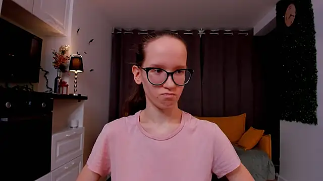 Snapshot of BettyBrowni chatting on 02/20/25, 02:18 BettyBrowni online show from 02/20/25, 02:18