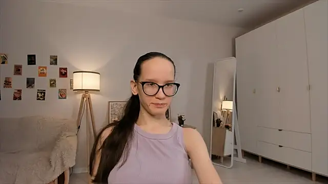 Snapshot of BettyBrowni chatting on 03/10/25, 04:03 BettyBrowni online show from 03/10/25, 04:03