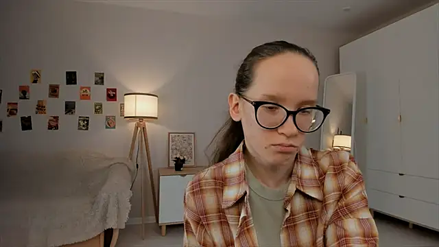 Snapshot of BettyBrowni chatting on 03/17/25, 10:17 BettyBrowni online show from 03/17/25, 10:17