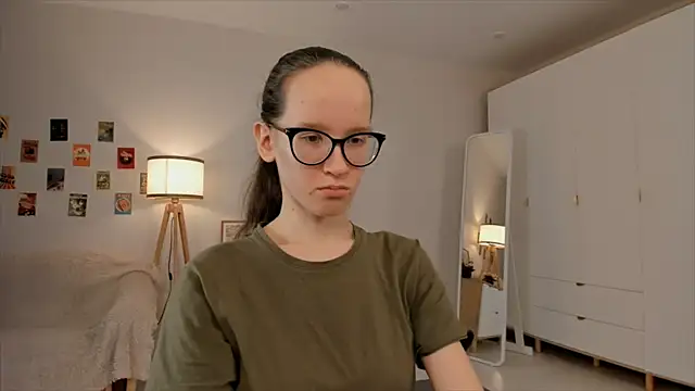 Snapshot of BettyBrowni chatting on 03/19/25, 07:17 BettyBrowni online show from 03/19/25, 07:17