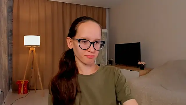 Snapshot of BettyBrowni chatting on 09/19/25, 04:07 BettyBrowni online show from 09/19/25, 04:07