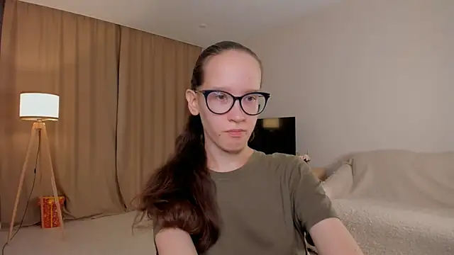 Snapshot of BettyBrowni chatting on 10/08/25, 04:04 BettyBrowni online show from 10/08/25, 04:04