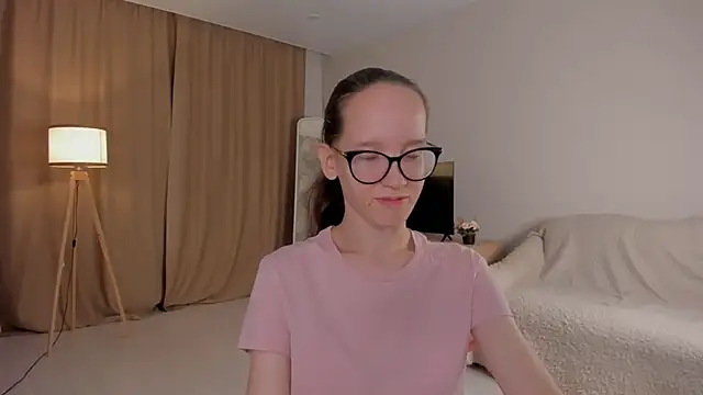 Snapshot of BettyBrowni chatting on 10/18/25, 04:08 BettyBrowni online show from 10/18/25, 04:08