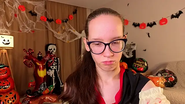 Snapshot of BettyBrowni chatting on 10/31/25, 04:08 BettyBrowni online show from 10/31/25, 04:08