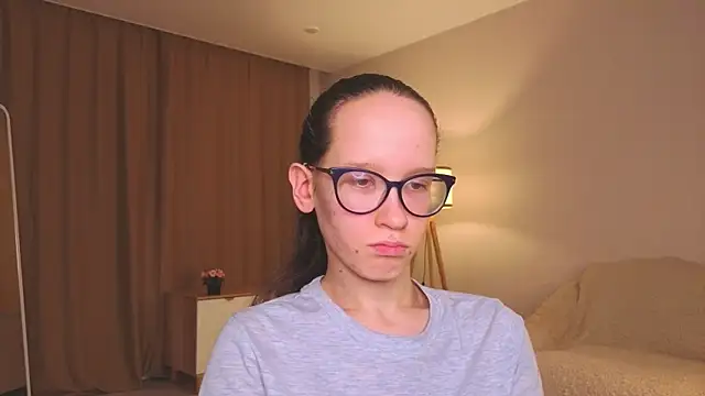 Snapshot of BettyBrowni chatting on 12/13/25, 08:47 BettyBrowni online show from 12/13/25, 08:47