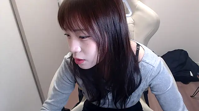 Snapshot of Riri__oo chatting on 01/31/25, 04:36 Riri oo online show from 01/31/25, 04:36