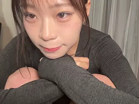 Snapshot of Riri__oo chatting on 02/12/25, 11:07 Riri oo online show from 02/12/25, 11:07