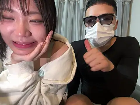 Snapshot of Riri__oo chatting on 03/05/25, 11:28 Riri oo online show from 03/05/25, 11:28